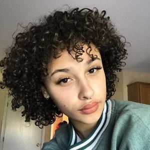 Meet your Posher, Sarina